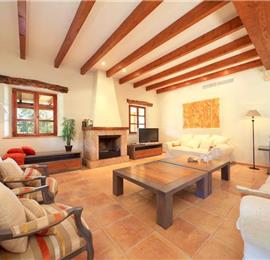 4 Bedroom Villa with Pool near Sa Pobla, Sleeps 8 -9